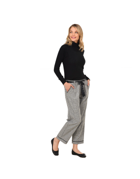 Daily set of two pieces of wide striped pants with a black blouse with a full neck
